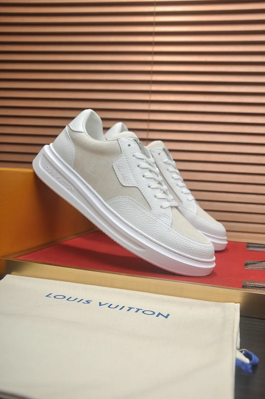Men's men's shoes 💰640💶Original development, quality shipping, welcome to compare - LV sneaker series sports shoes introduce the loose silhouette of the ready-to-wear series into the spring and summer men's wear shows and make an eye-catching appearance. The cow leather upper is combined with rough fabric laces, and colorful beading highlights the brand's classic elements. LV letters mark the tongue and Monogram floral outsole. Mixed materials Made of top-grain cowhide, thick shoelace design, large Monogram print on the side, mesh lining and cotton feet, the comfort is as extreme as ever, premium heritage, quality first, worth owning! Size: Men’s 38-45 (45 is custom-made and cannot be returned or exchanged)
